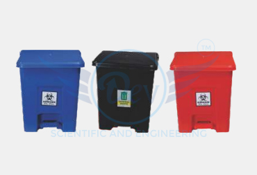 PLASTIC PADDLE DUSTBIN 3