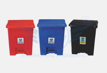 PLASTIC PADDLE DUSTBIN 4