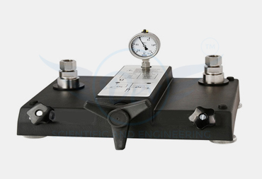 PRECISION PRESSURE GAUGE CALIBRATOR